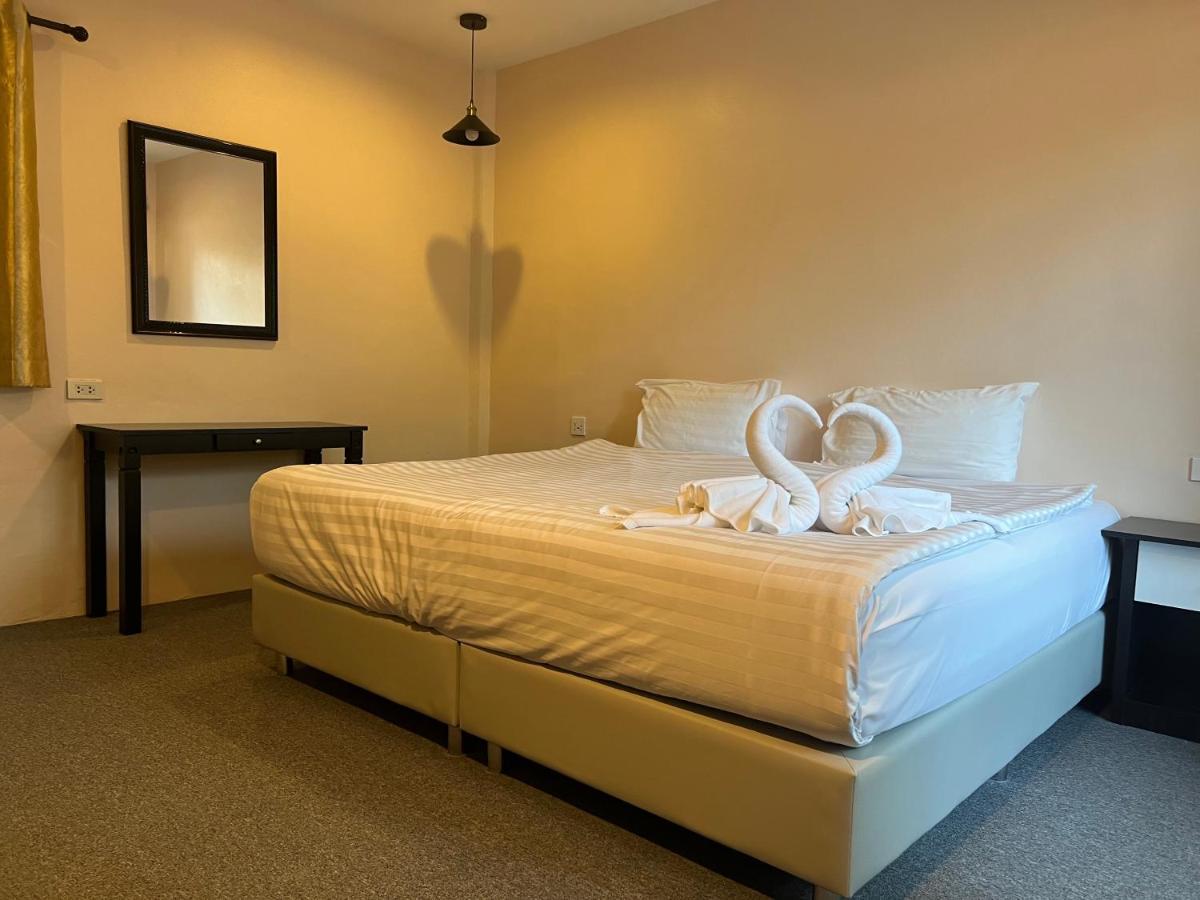 Vivi Hotel Resort Phuket Bagian luar foto