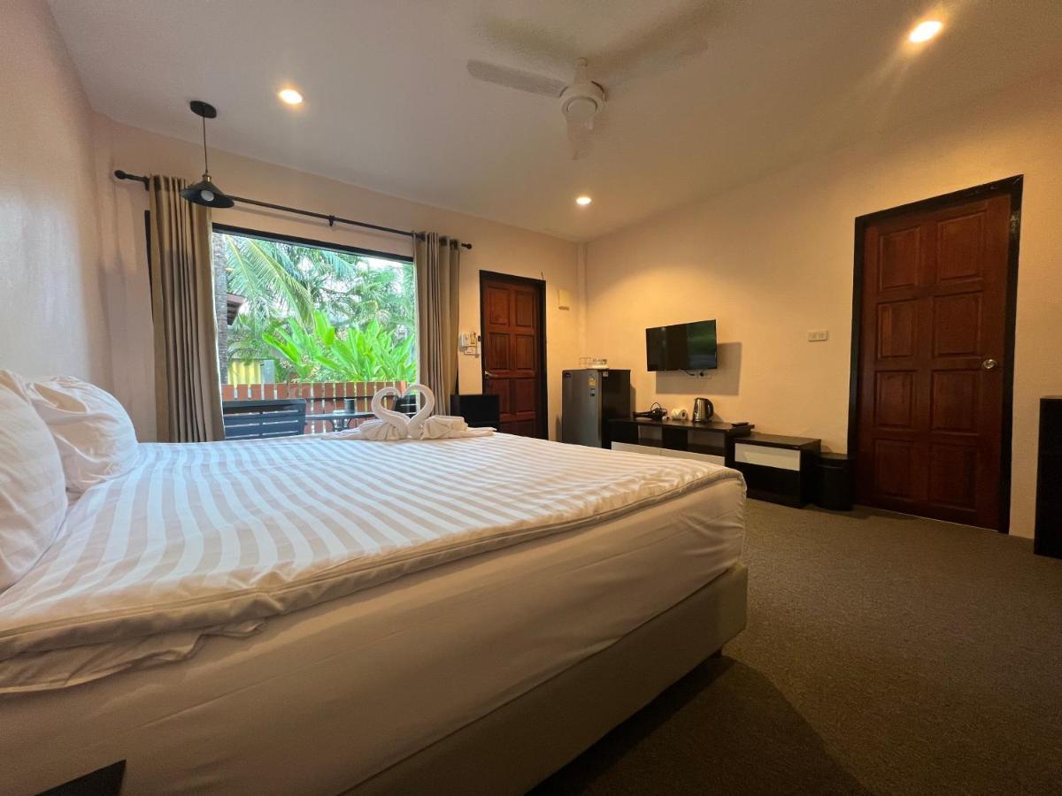 Vivi Hotel Resort Phuket Bagian luar foto