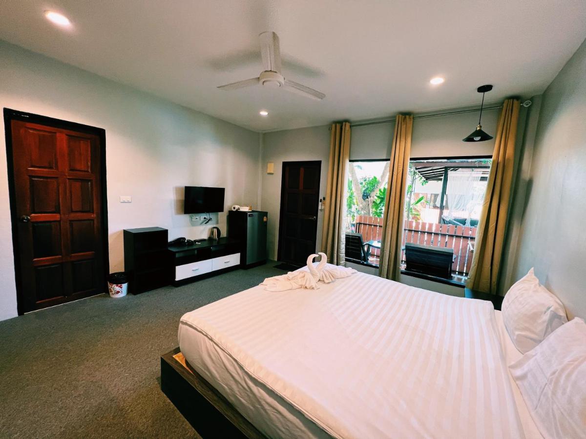 Vivi Hotel Resort Phuket Bagian luar foto