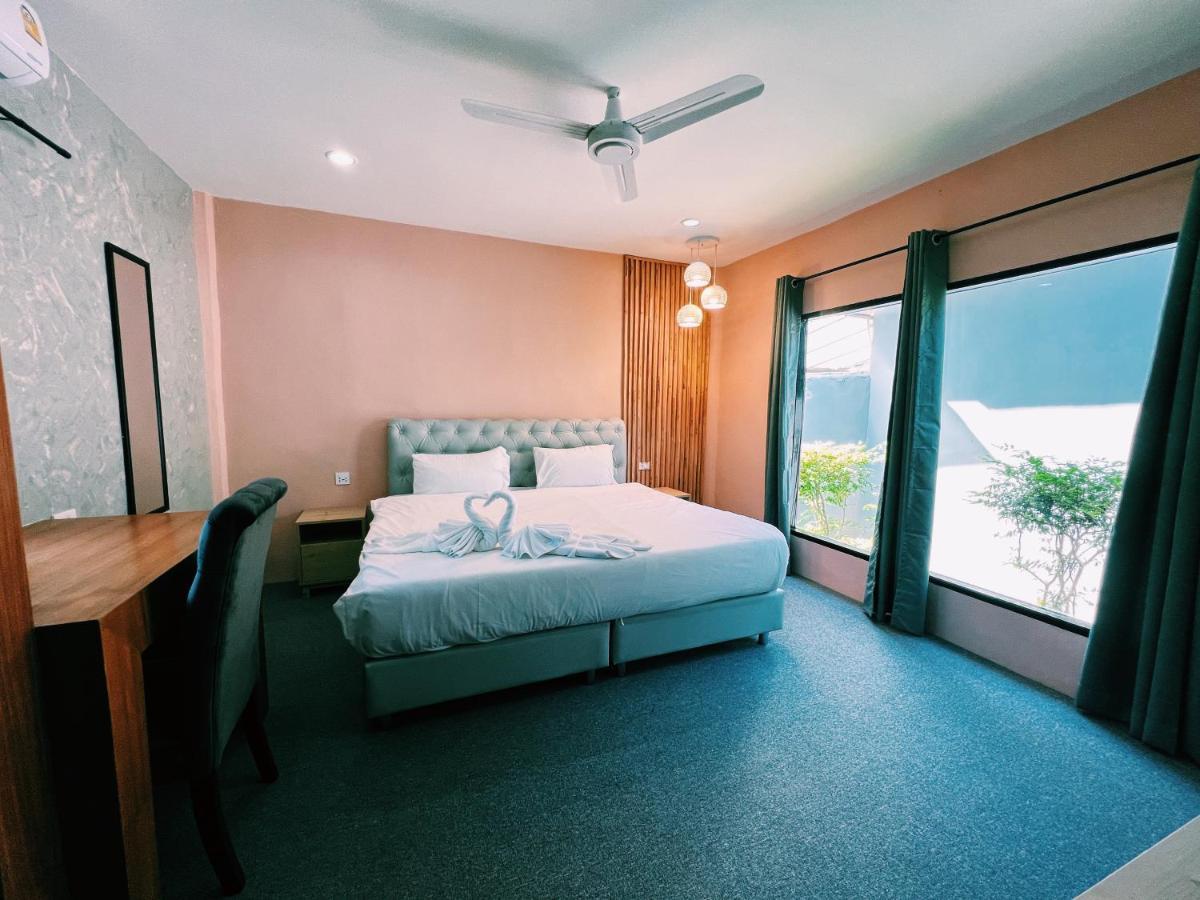 Vivi Hotel Resort Phuket Bagian luar foto